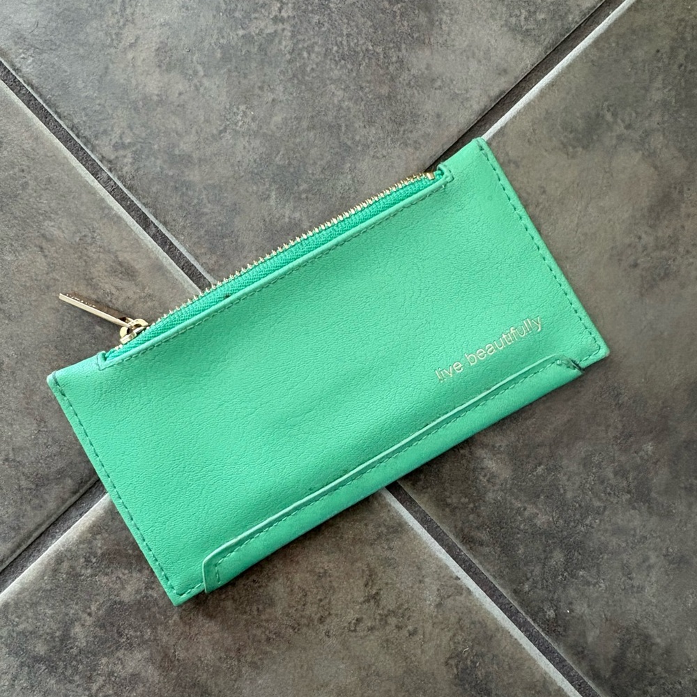 Matt & Nat Mint Green Zip Wallet